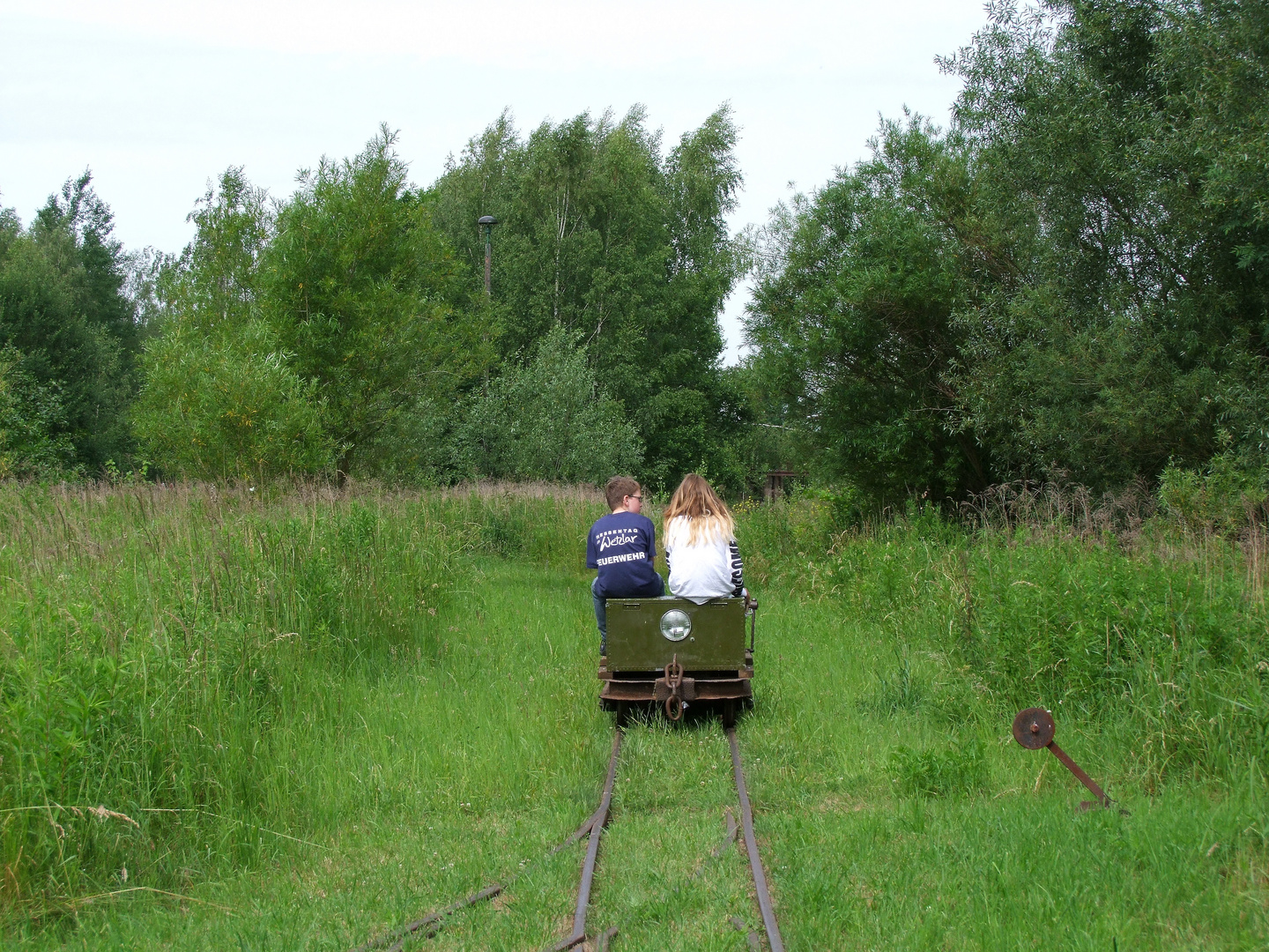 Liebespaar auf der Feldbahn