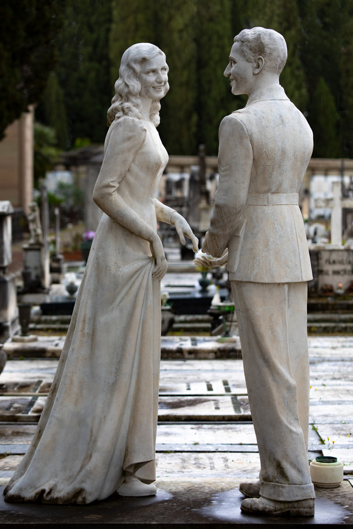 Liebevolle Begegnung auf dem Friedhof