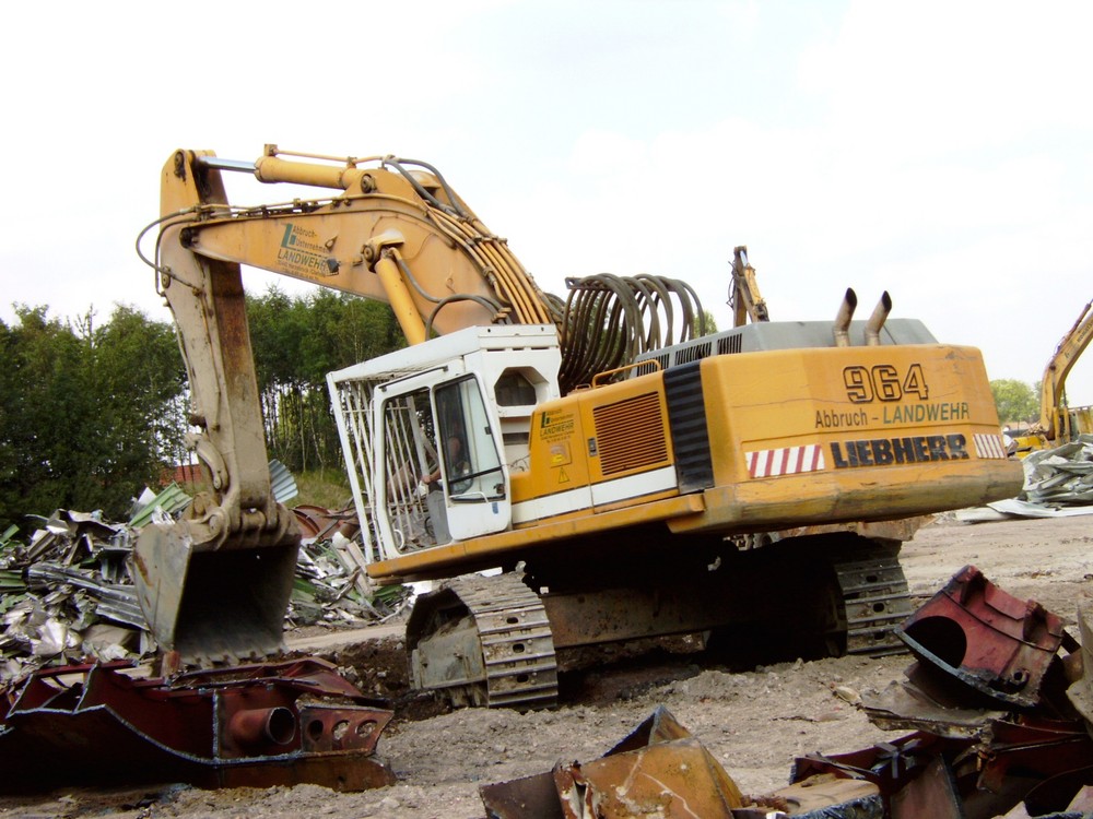 Liebherr R964 Litronic von Abbruch Landwehr am Kraftwerk Rauxel