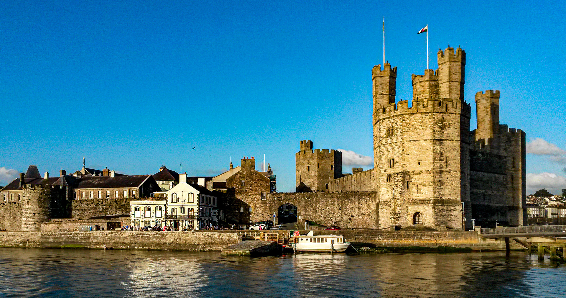 LieblingsPub am Caernarfon Castle Foto & Bild world, sonnenuntergang