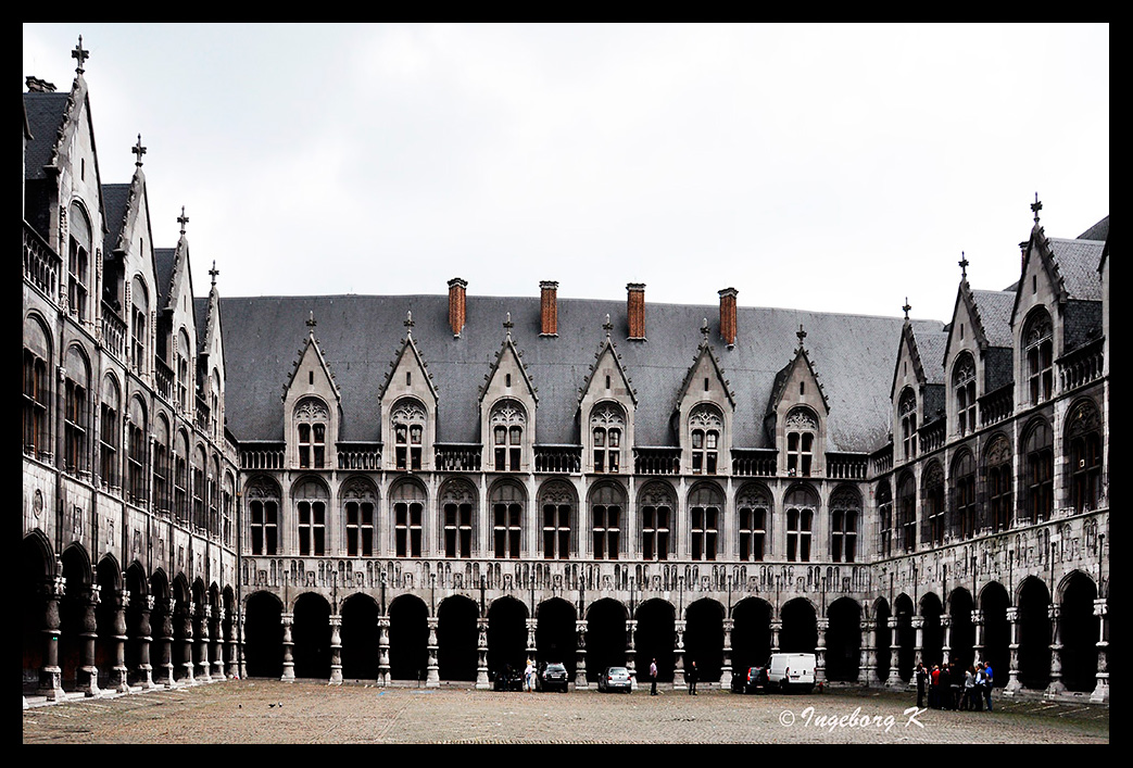 Liége - Fürstbischöflicher Palast - Innenhof