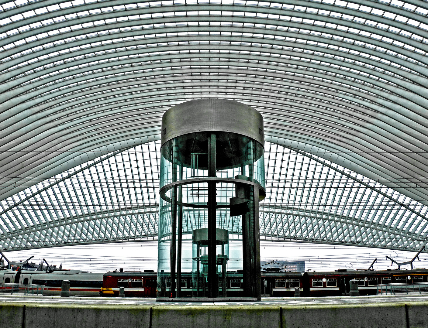 LIEGE, GARE DES GUILLEMINS - ASCENSEURS DE QUAIQ