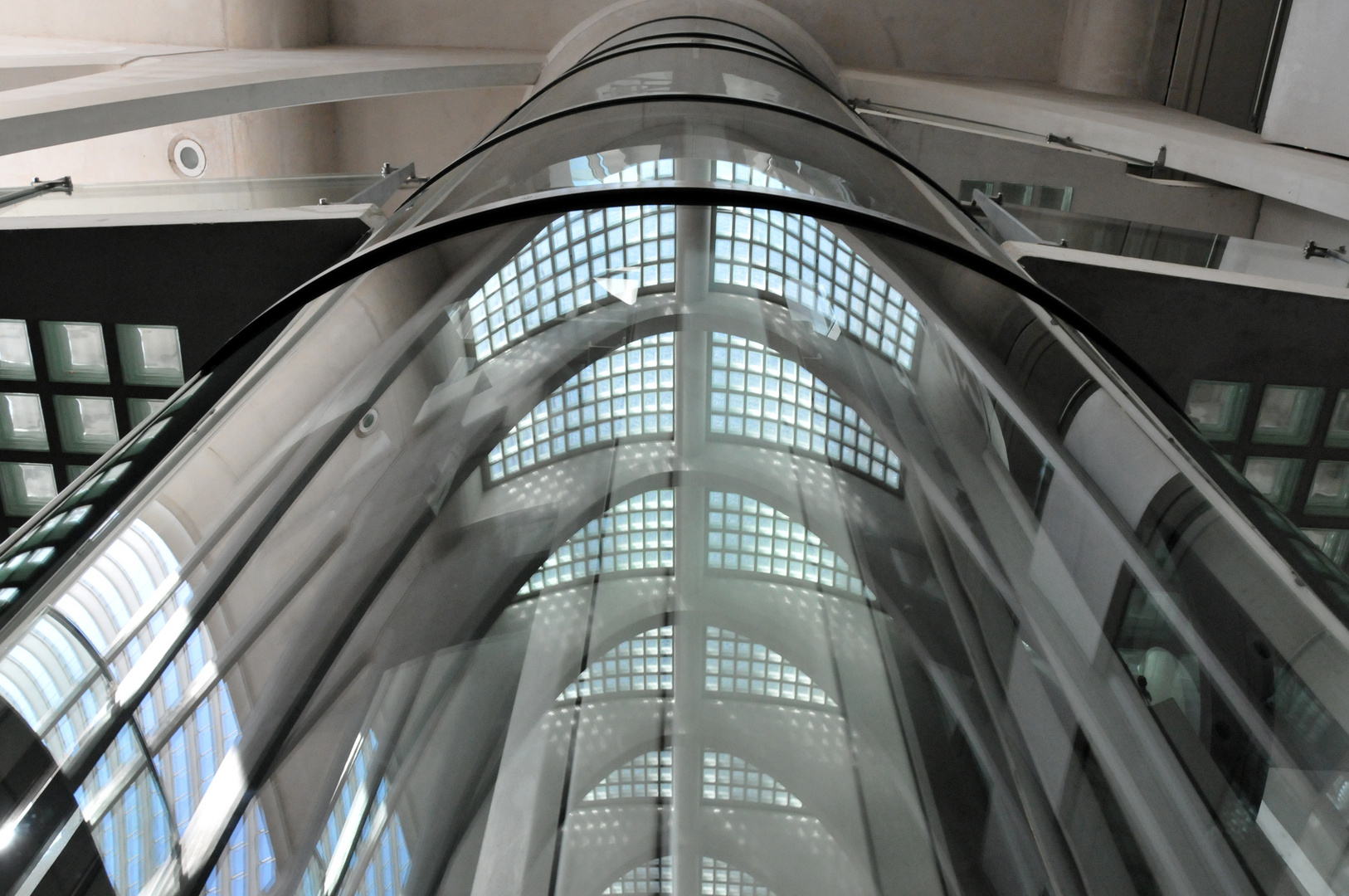 Liege-guillemins - Aufzug im Bahnhof