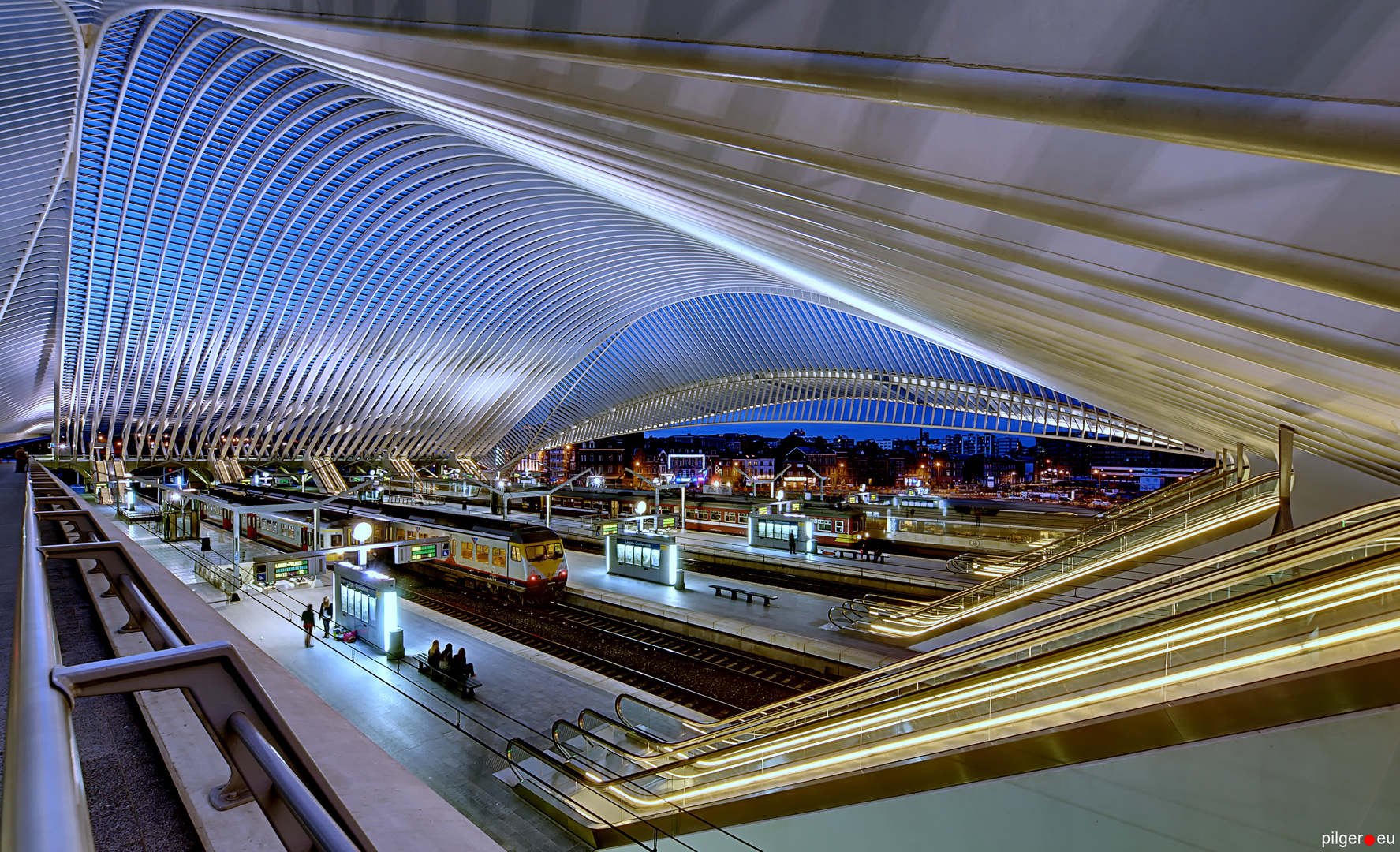 Liège-Guillemins - von rechts