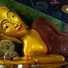 Liegender Buddha im Goldenen Tempel in Ancient City in Bangkok