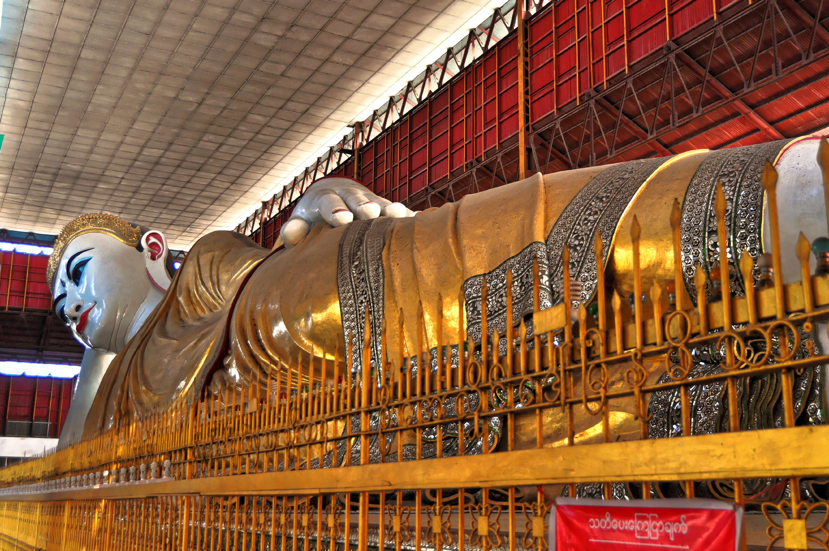 liegender Buddha in Yangon