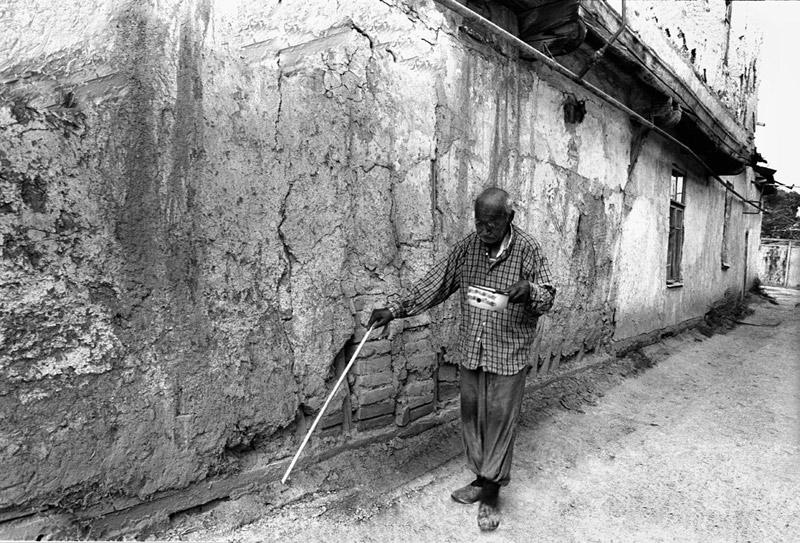 Life is  blind man. Uzbekistan in 2000. Tashkent.