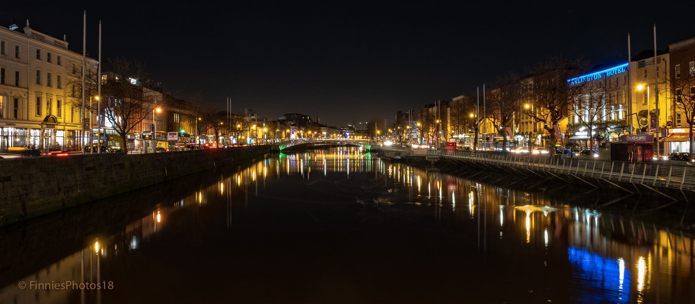 Liffey bei Nacht