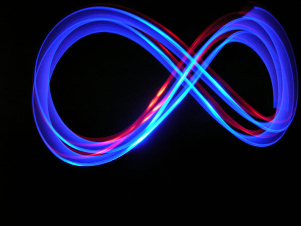 Light painting (eternity symbol)