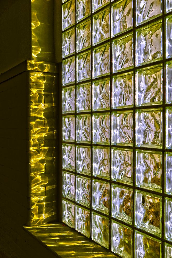 " light pattern, glass brick window "