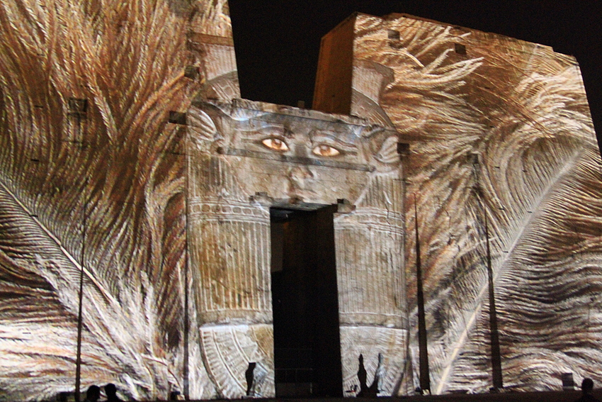 ...Light Show im Edfu Tempel...