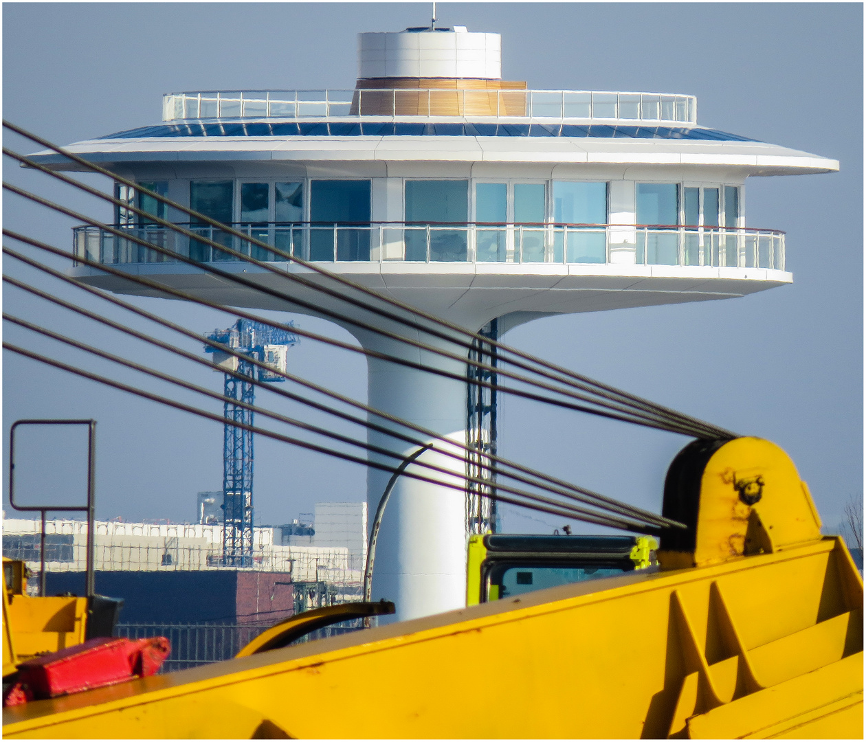 LIGHTHOUSE .......... ein "Wohnpilz" in der Hafencity Hamburg.