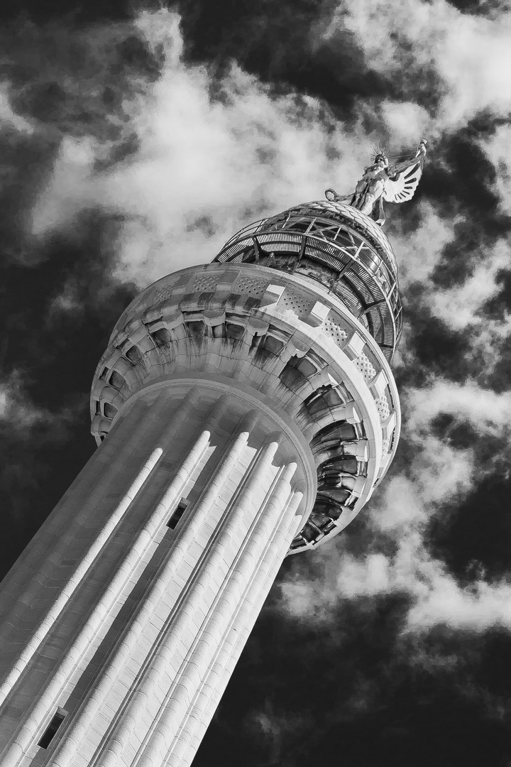 Lighthouse in B&W