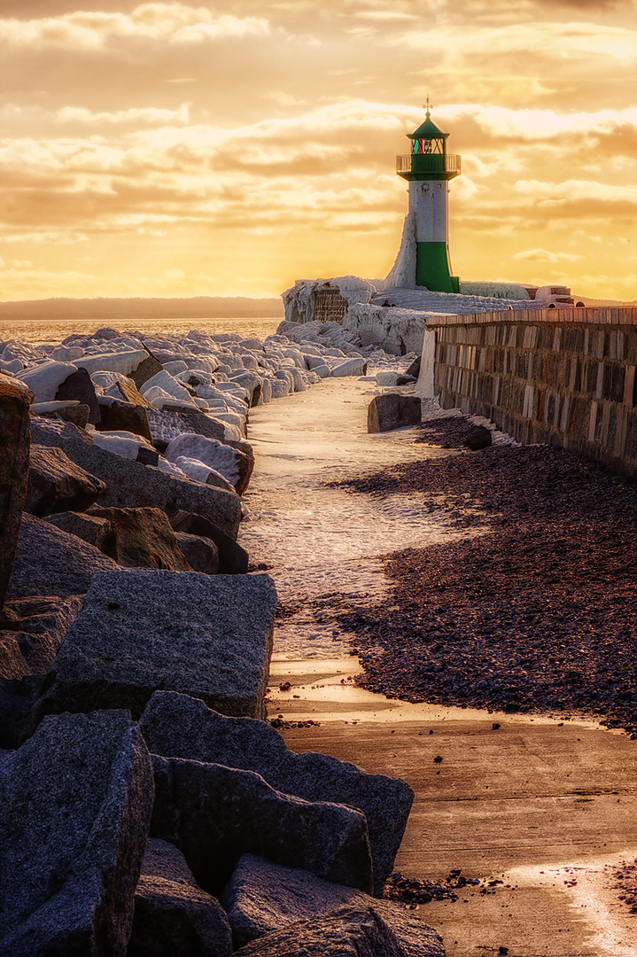 Lighthouse on Ice