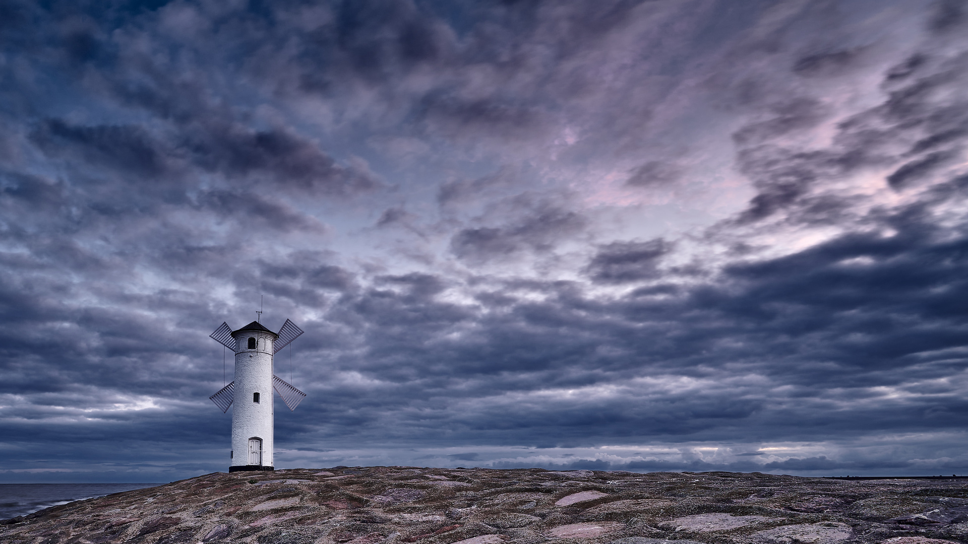 Lighthouses - The lonesome warrior