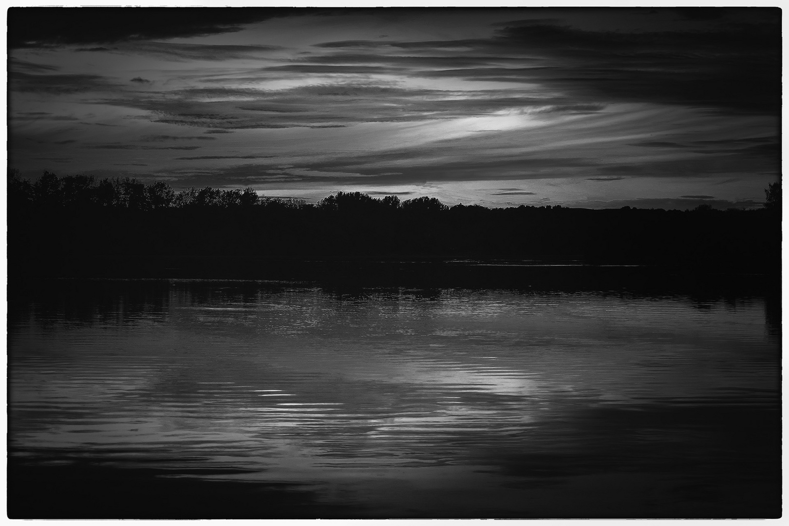 "Lightning and Layers of Clouds - Licht und Schichtenwolken"