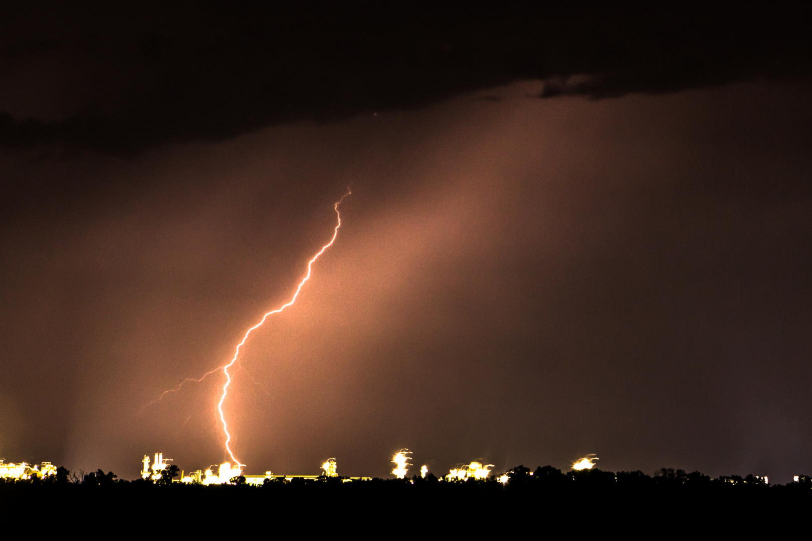 Lightning strikes Darwin