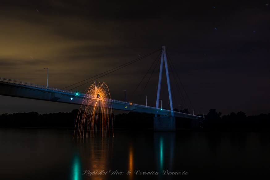 Lightpainting Donaubrücke.