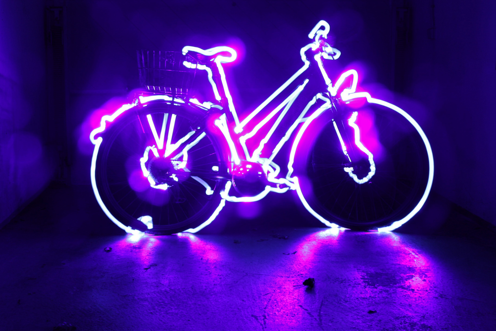 Lightpainting Fahrrad im UV-Licht