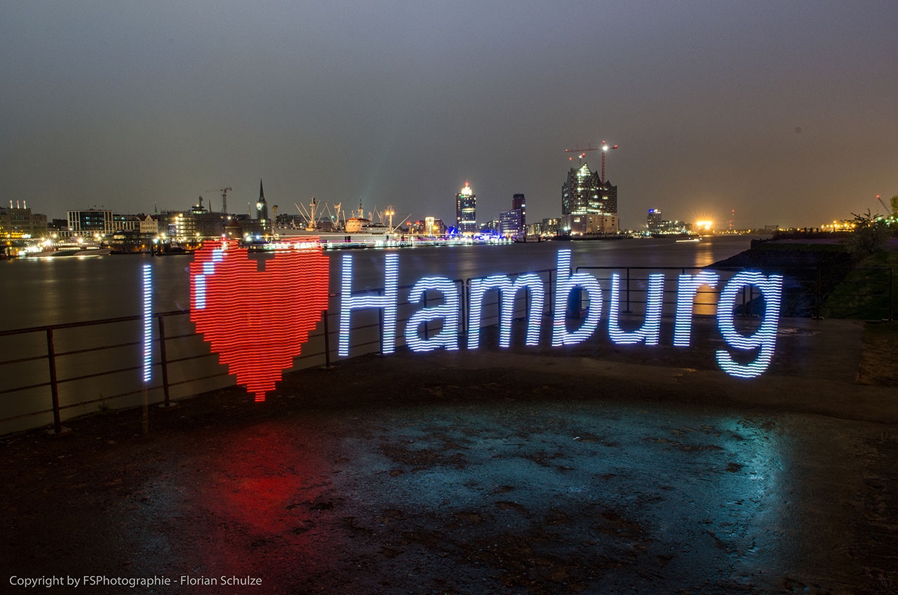 Lightpainting im Hamburger Hafen