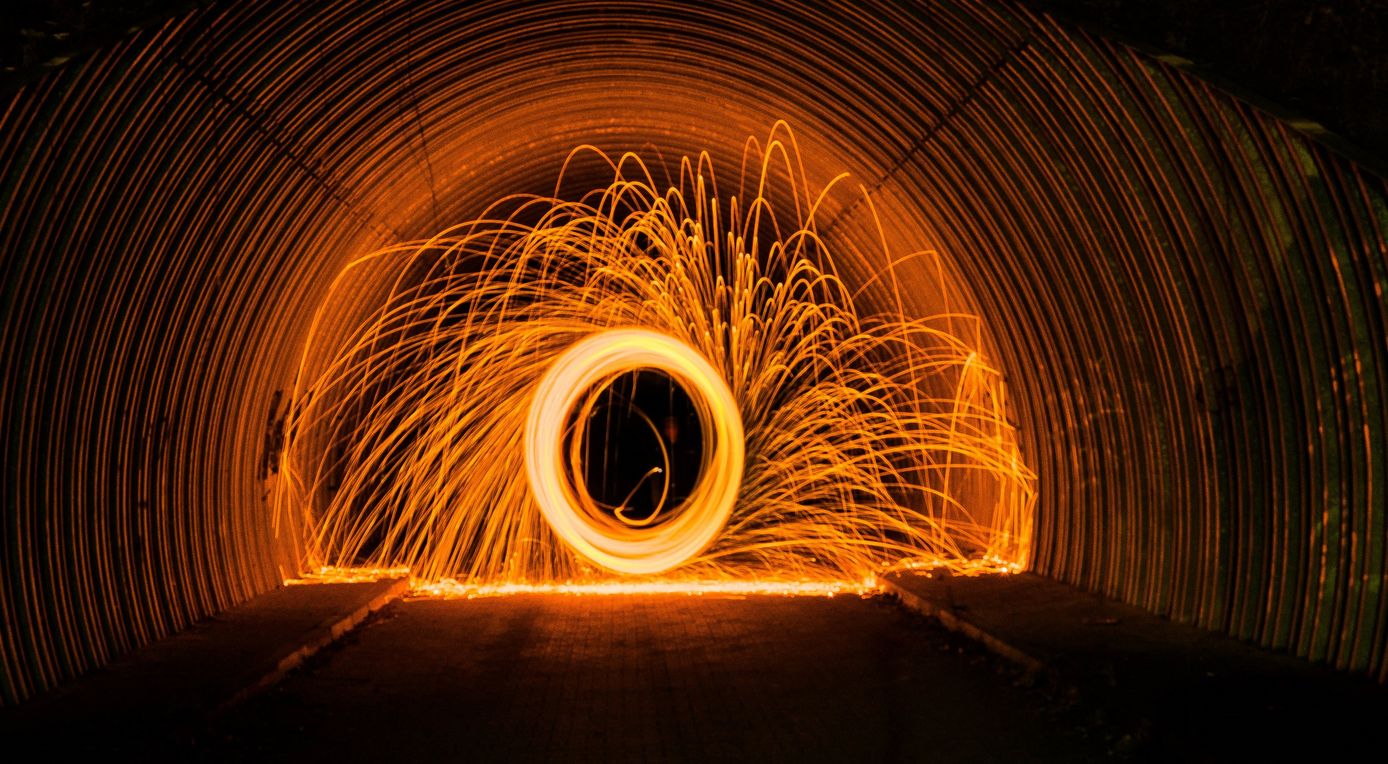 Lightpainting im Tunnel