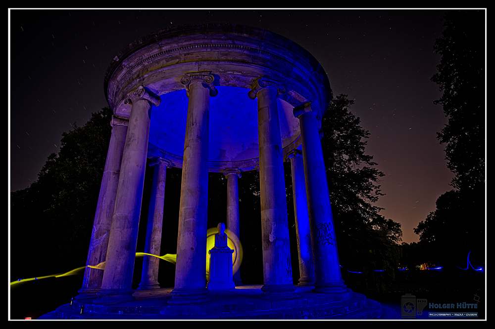  Lightpainting | Leibniz Tempel in gelb und blau