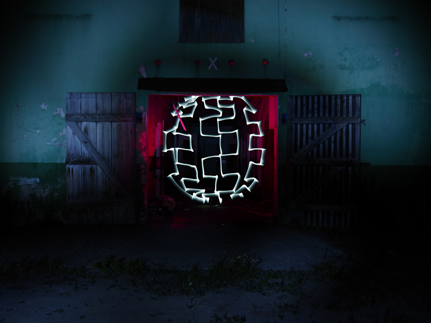 Lightpainting Orb in alter Scheune