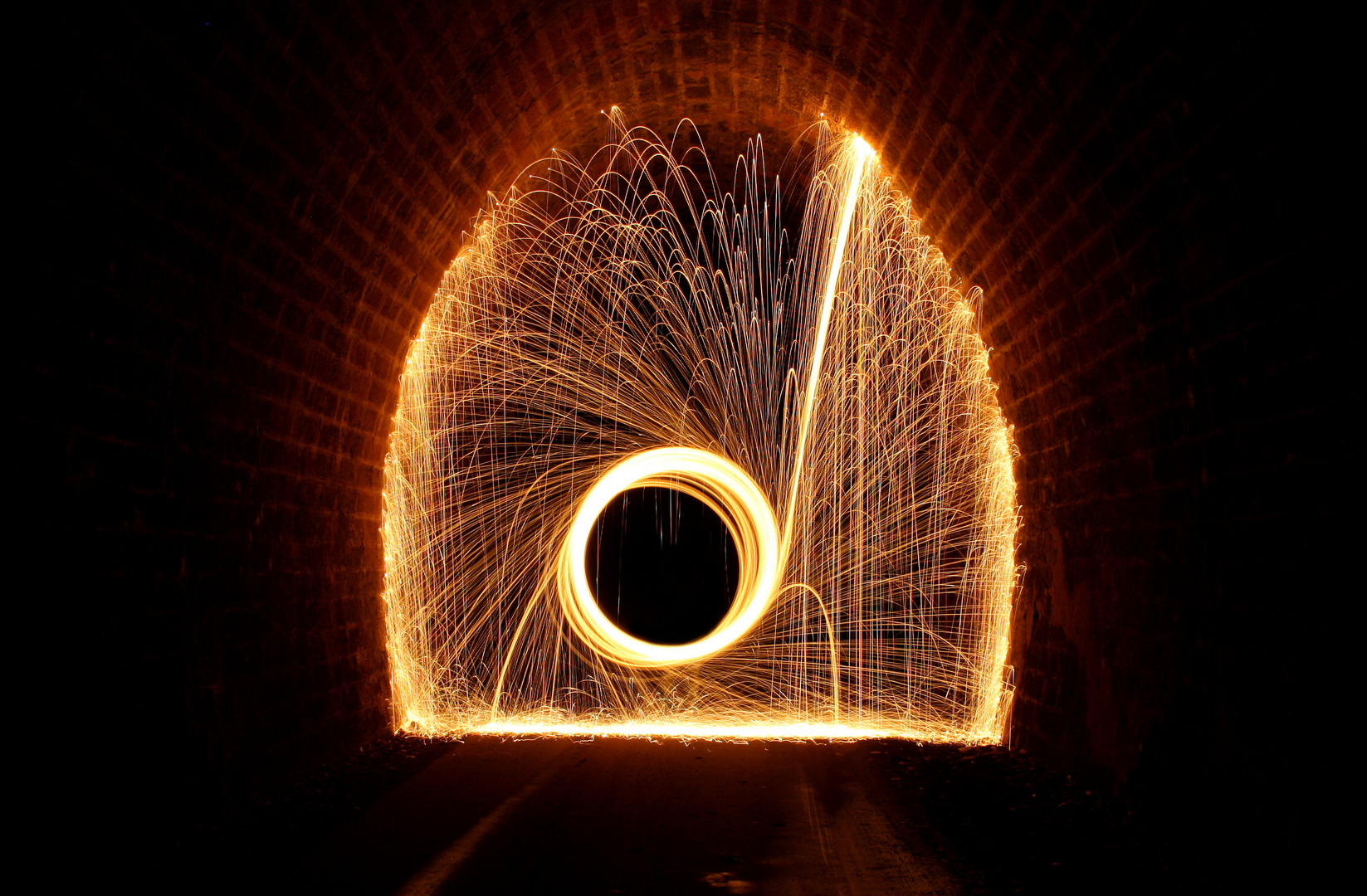 Lightpainting...Lecker getunnelt;)