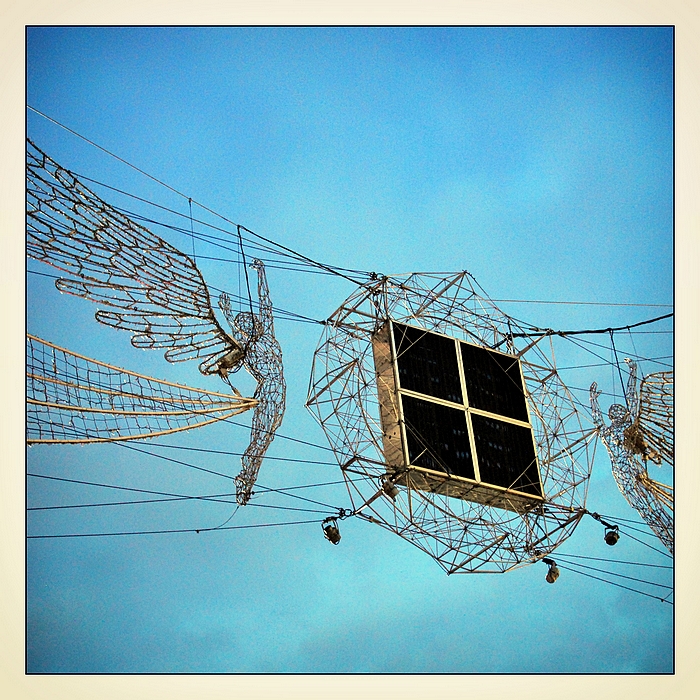 lights at picadilly circus, 2