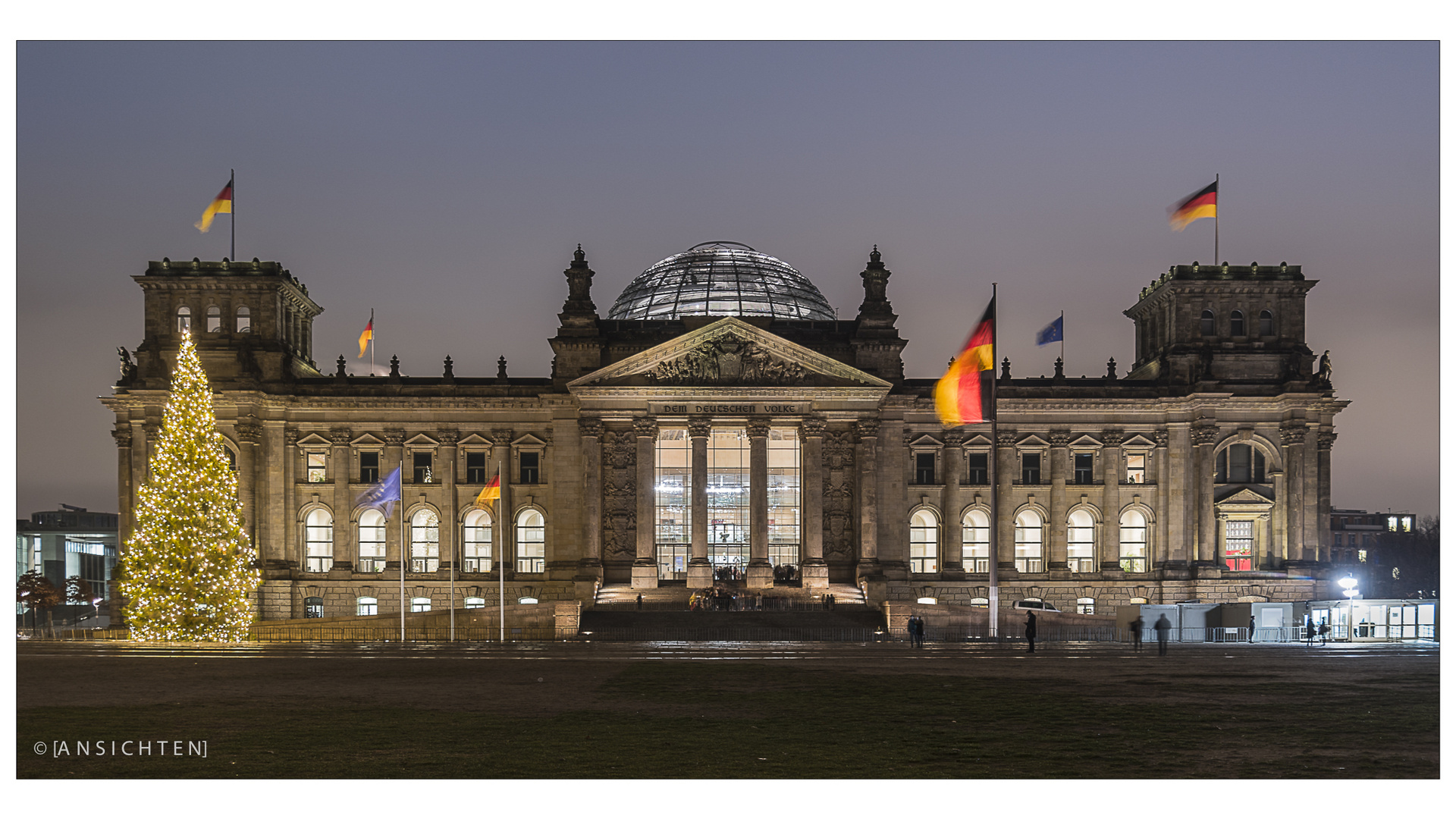 [lights of berlin - reichstag - weihnachtsbaum]