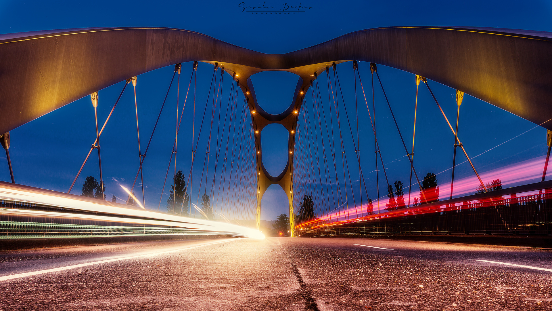 Lighttrails Osthafenbrücke Frankfurt