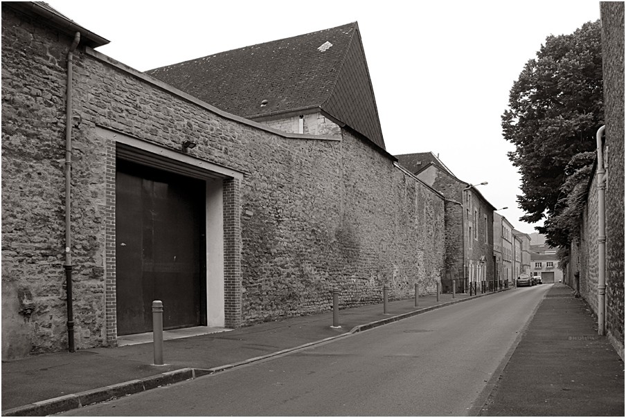 lignes de fuite dans la rue de la prison