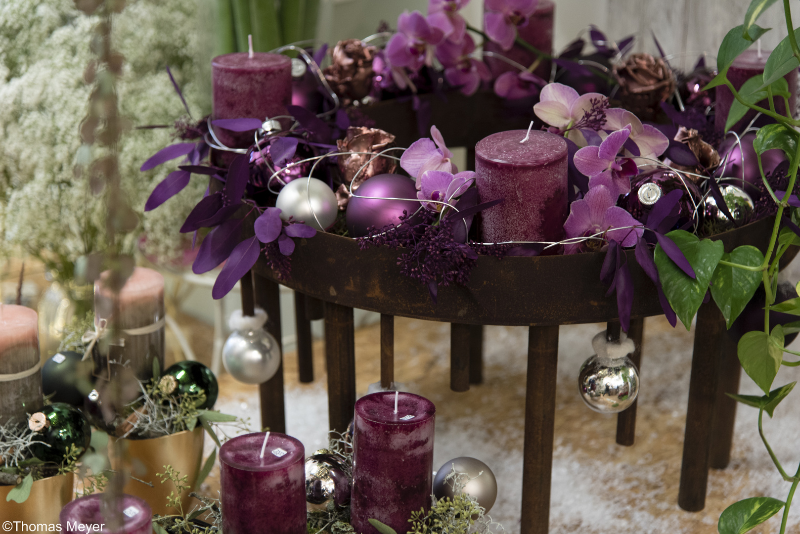 Lila Adventskranz in Metall Foto & Bild alltagsdesign