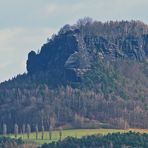 Lilienstein noch größer um die Felsen noch besser zu sehen