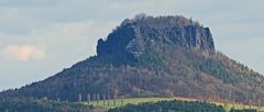 Lilienstein noch größer um die Felsen noch besser zu sehen