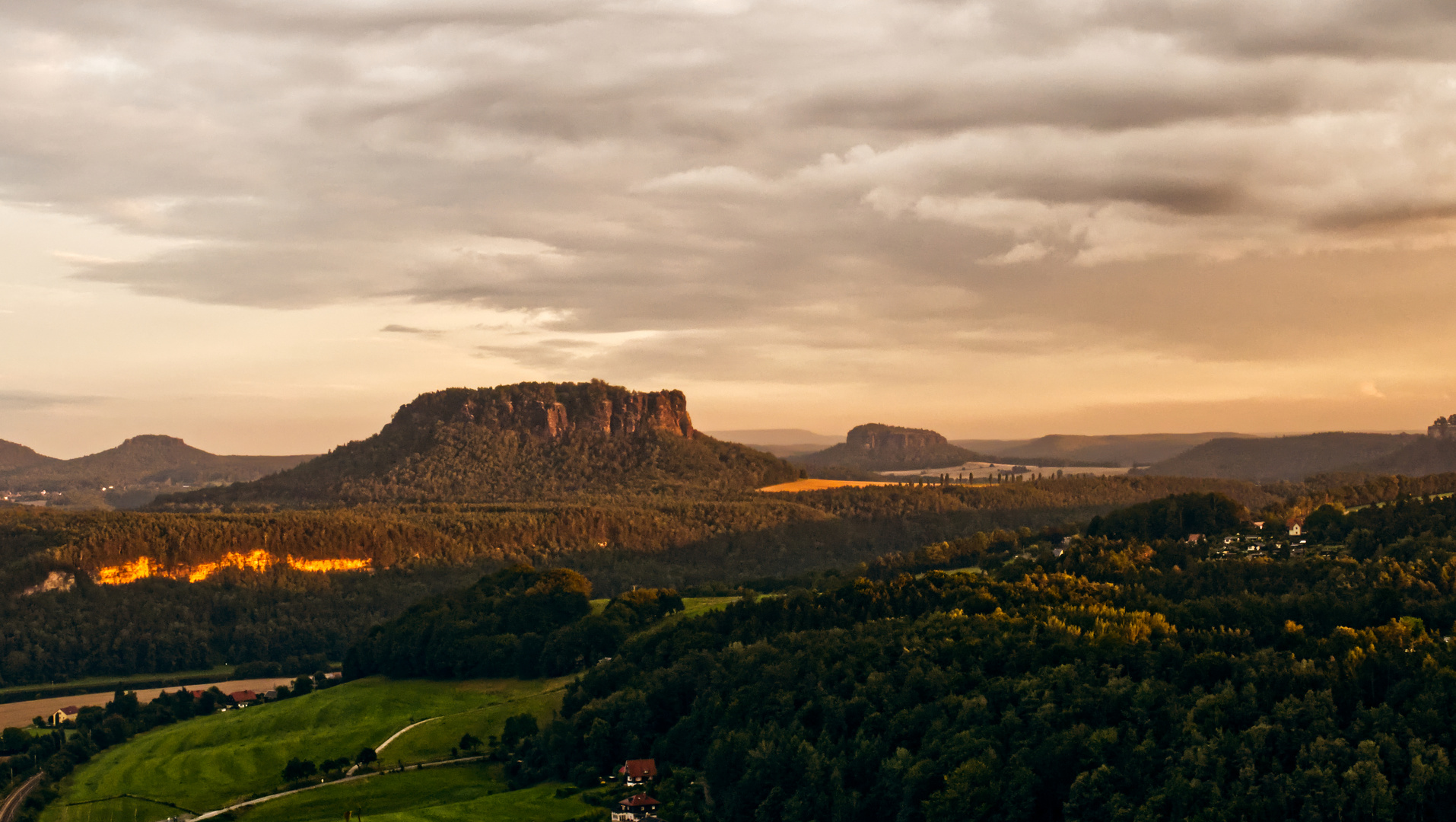 Lilienstein, Sächsische Schweiz, goldene Stunde