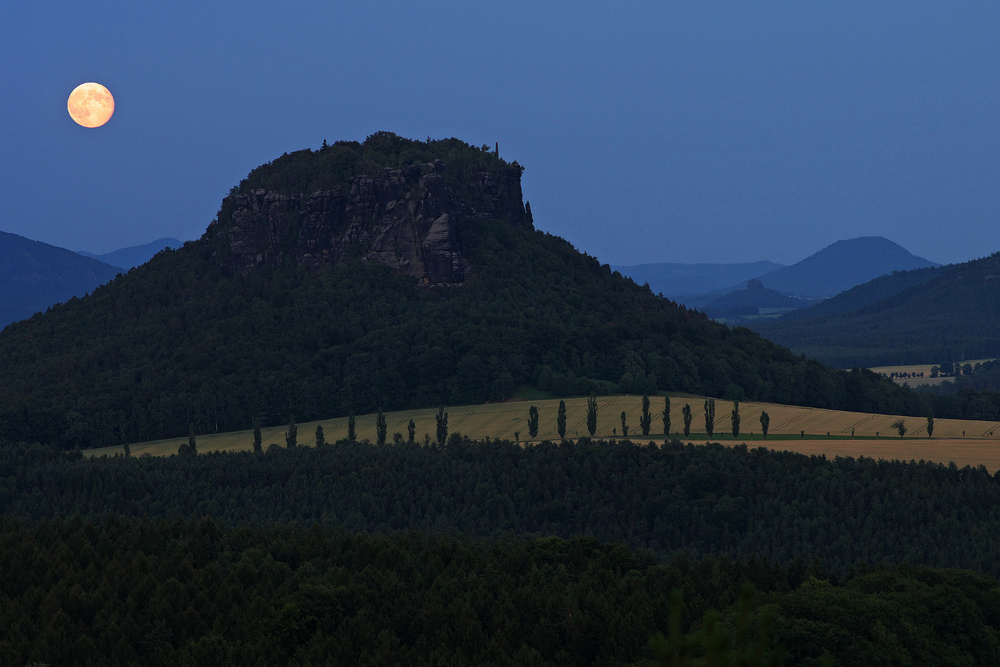 Lilienstein unterm Vollmond