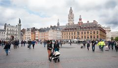 Lille - Place du Général-de-Gaulle - la Vieille Bourse & Beffroi de la Chambre de Commerce - 06