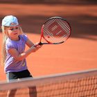 Lilly spielt Tennis in Lembeck