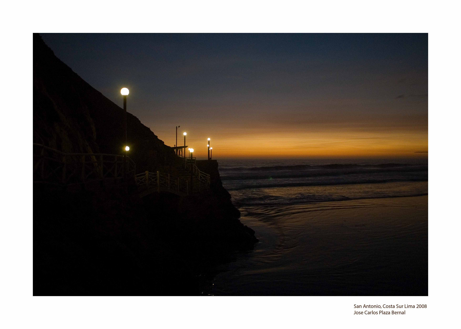 Lima, atardecer en Playa al sur