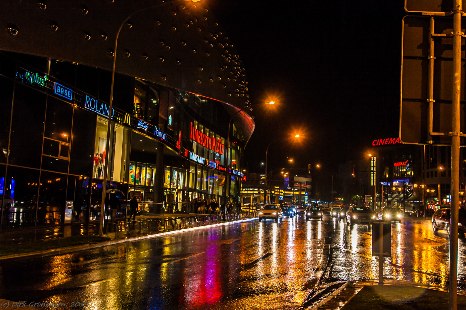 Limbecker Platz (Essen, Ruhrgebiet) by Night and Rain