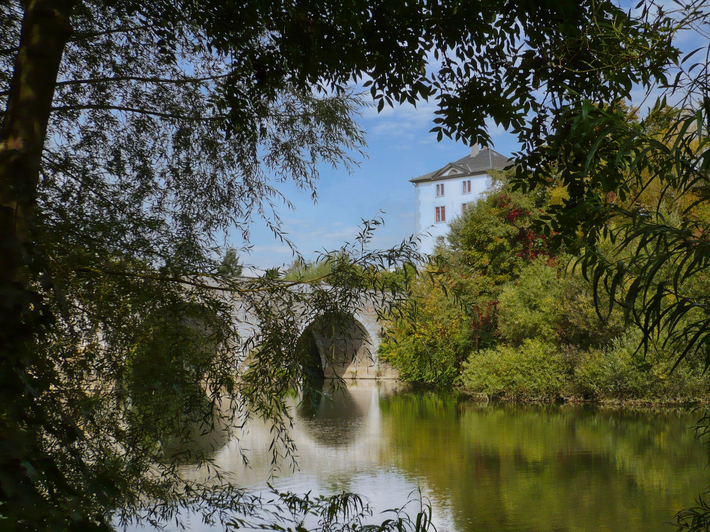 Limburg  "Durchblick auf die alte Lahnbrücke"