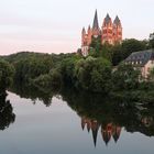 Limburger Dom  (Spiegelung am Tag)