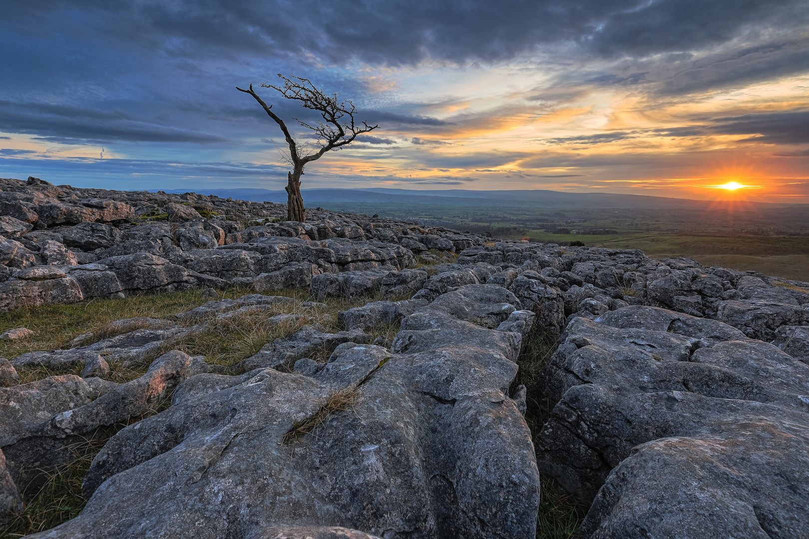 limestone and. Foto & Bild sunset, world, baum Bilder auf