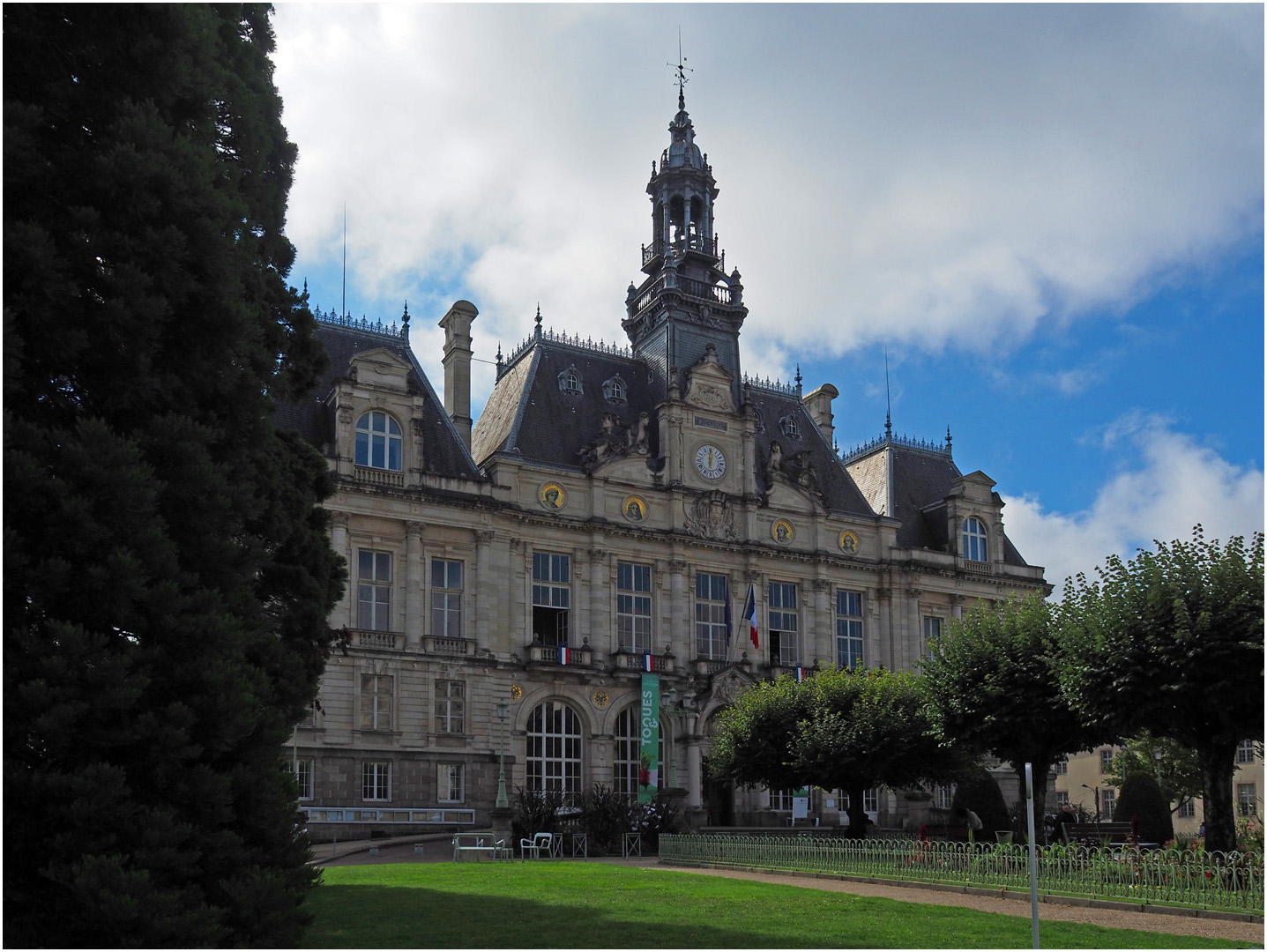 Limoges  --  L’Hôtel de ville