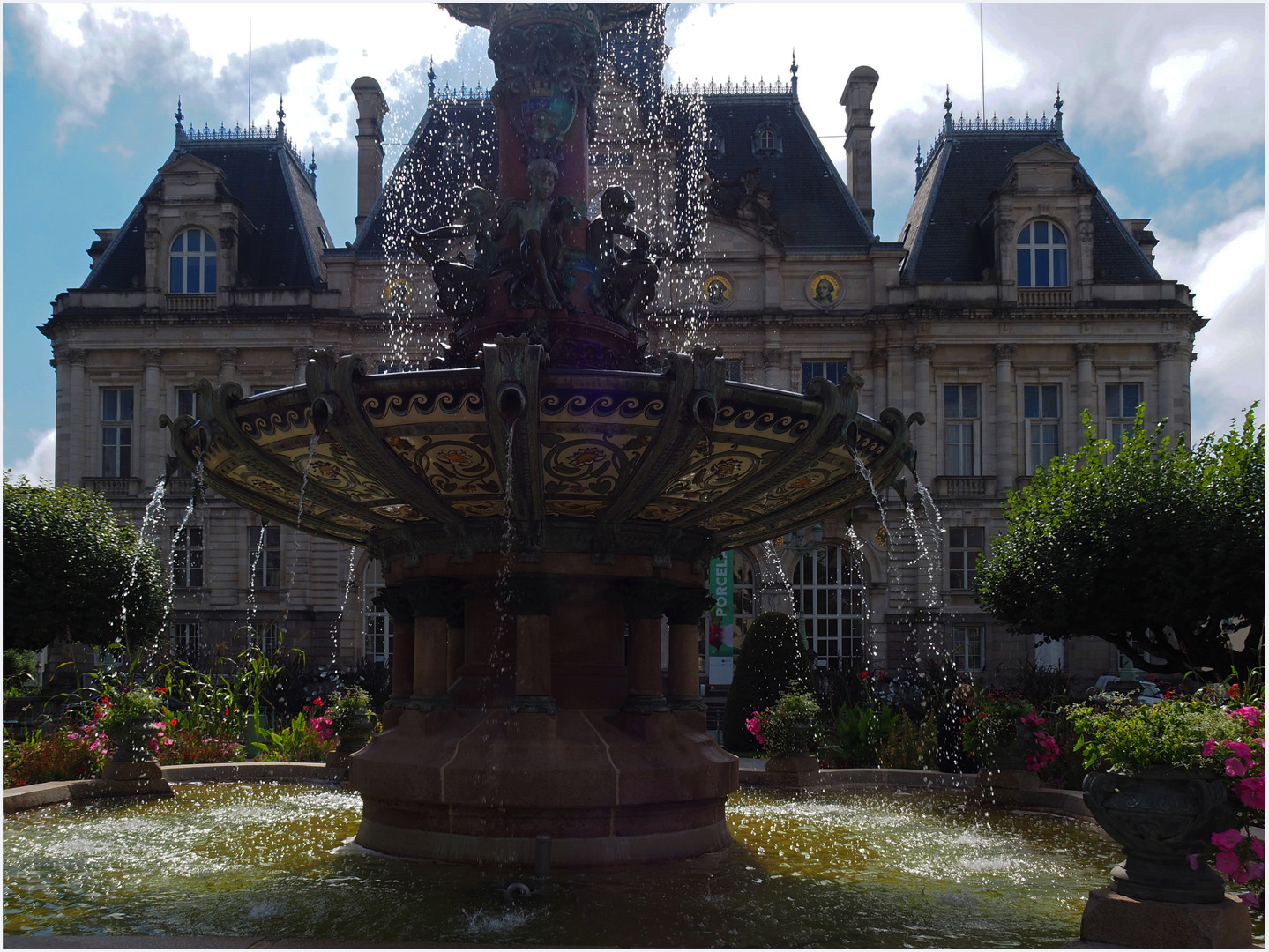 Limoges : L’Hôtel de ville et sa fontaine