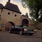 Limousine vorm Eingangstor "Schloss Gloggnitz" NÖ