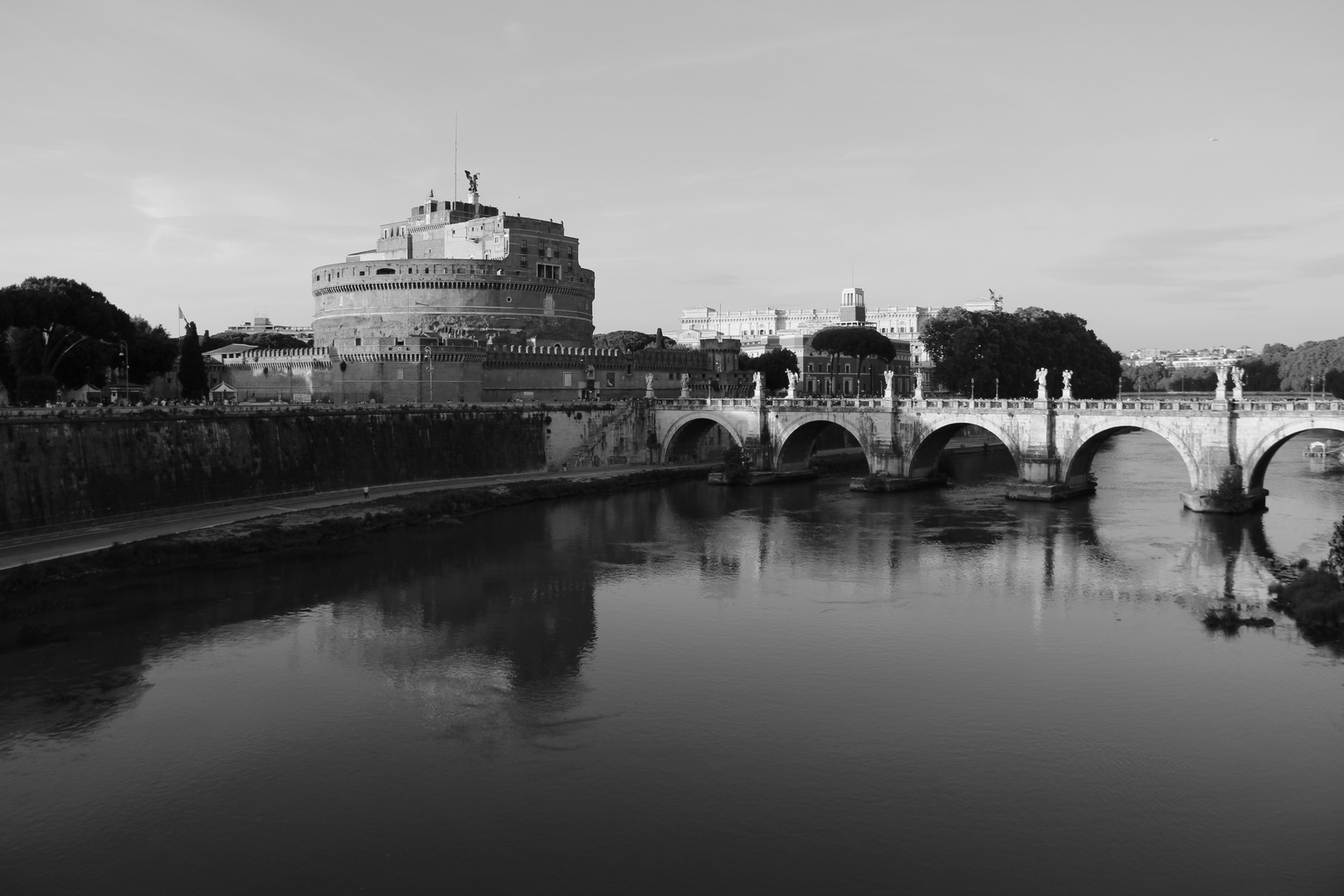 L'imponenza di Castel Sant'Angelo