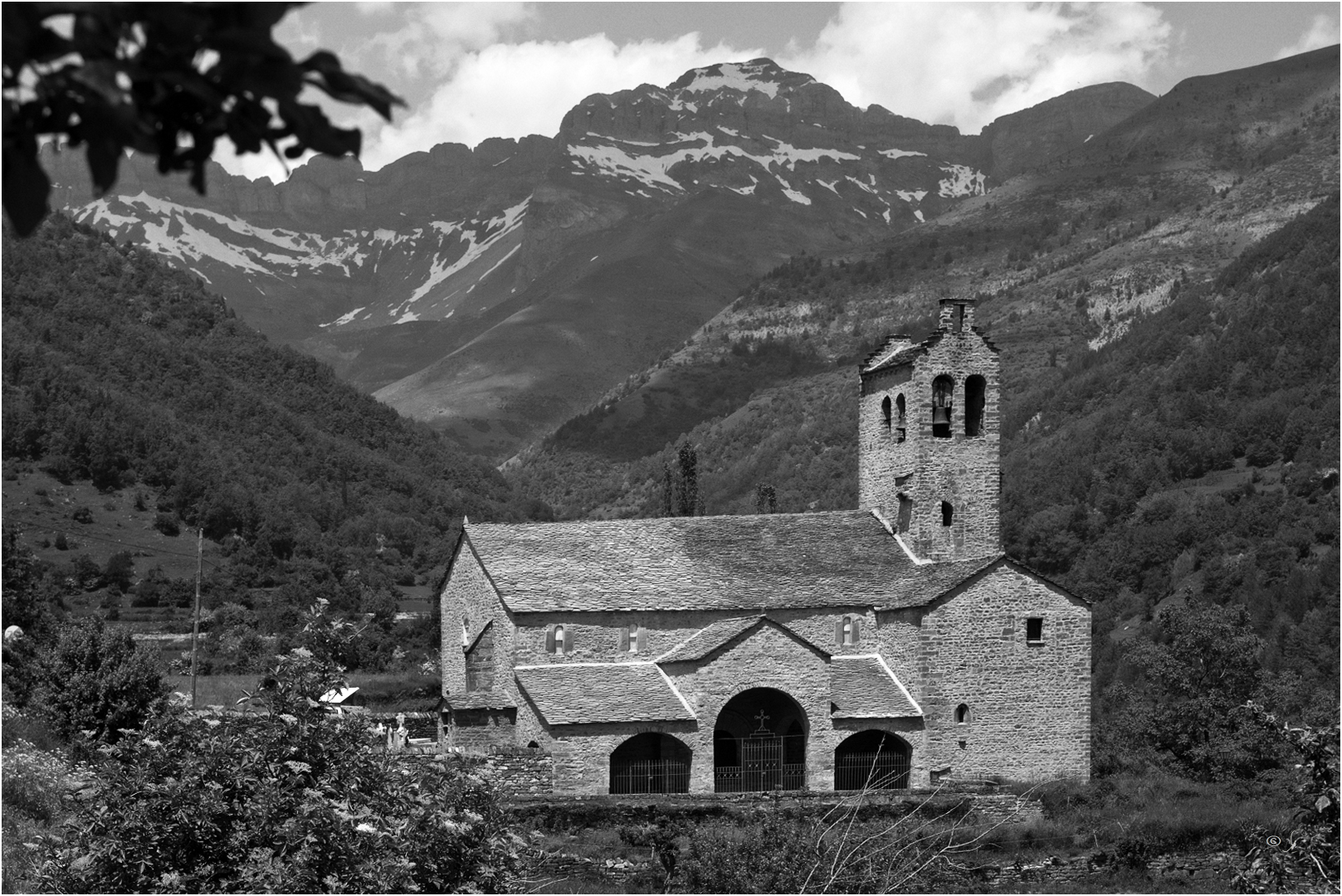 Linás de Broto - Iglesia San Miguel