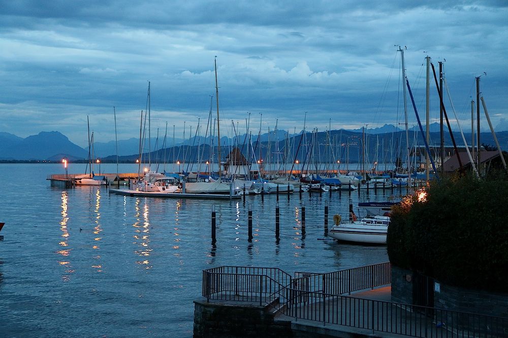 Lindau am Bodensee, Hafen bei Nacht Foto & Bild landschaft, bach